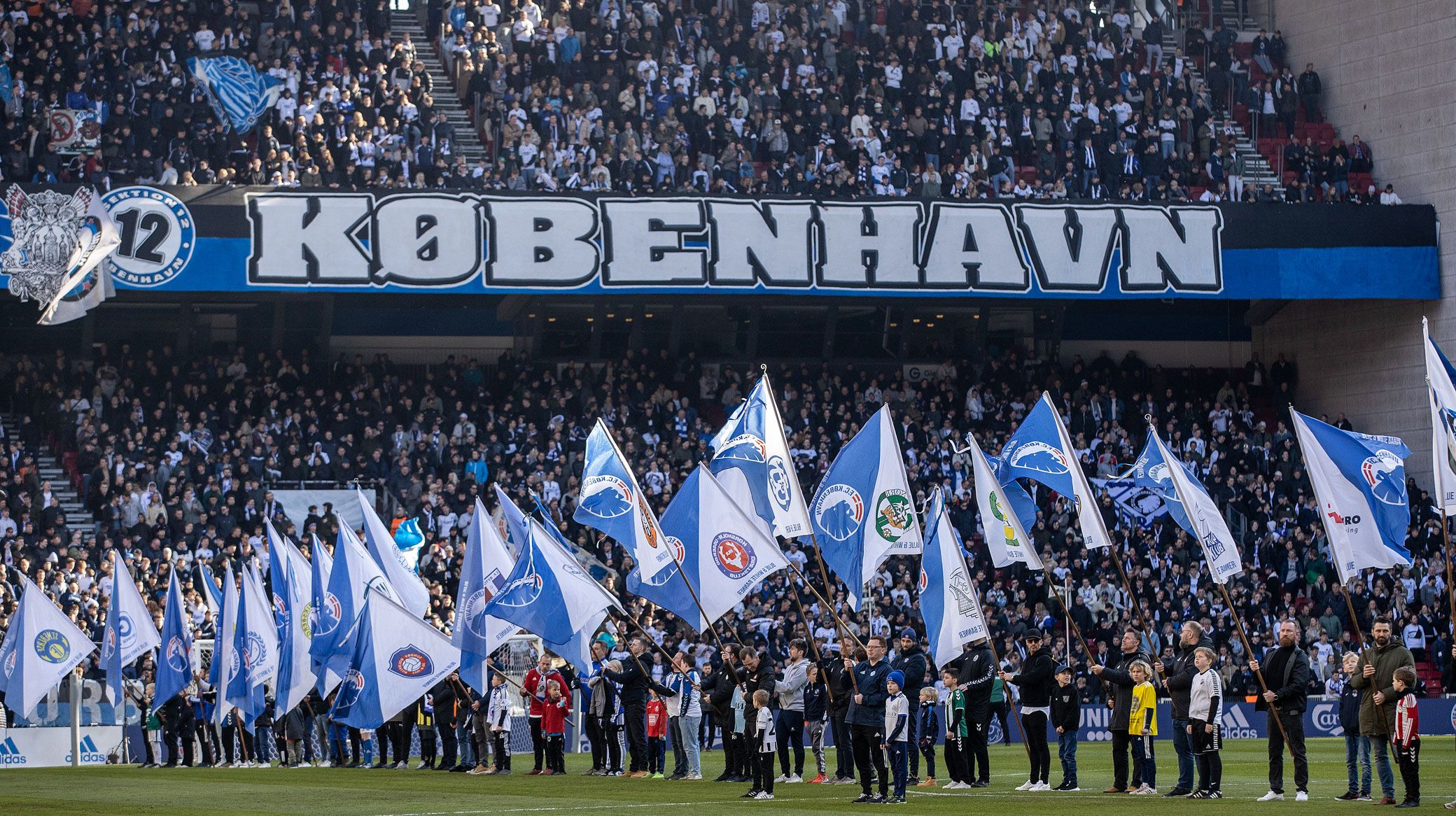 Blue & White Banner Day i Parken