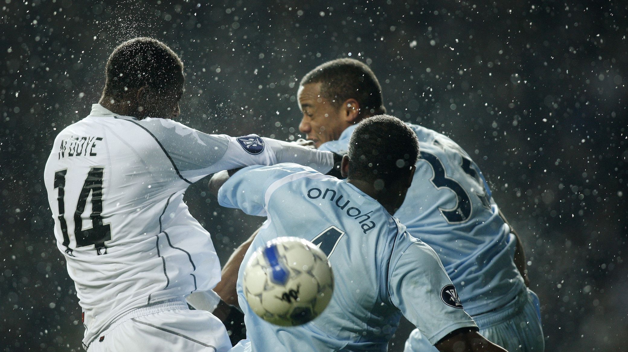 Dame N'Doye i aktion i sin debut mod Manchester City, 2009