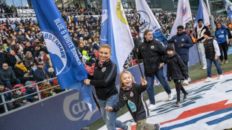 Blue & White Banner Day i Parken