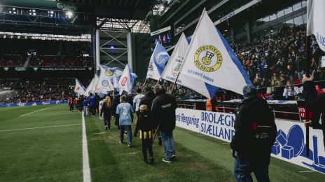 Blue and White Banner Day i Parken