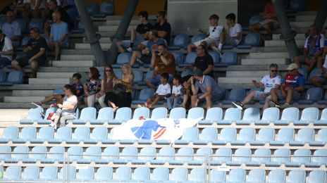 FCK-fans på tribunen i Kufstein