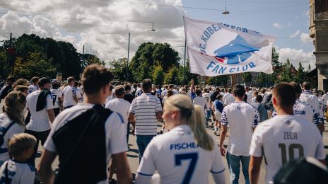 Fans på vej til Parken